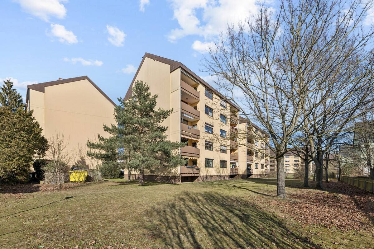 Provisionsfrei - Helle, sanierte 3-Zimmer-Wohnung mit Aufzug, Balkon und Weitblick