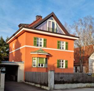 Seltene Rarität: Großes Grundstück mit Haupthaus und japanischem Teehaus in München