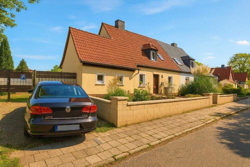 Naturnah wohnen in ruhiger Lage - charmante Doppelhaushälfte mit großem Garten und viel Potenzial – Burg – Bild 1 von 9