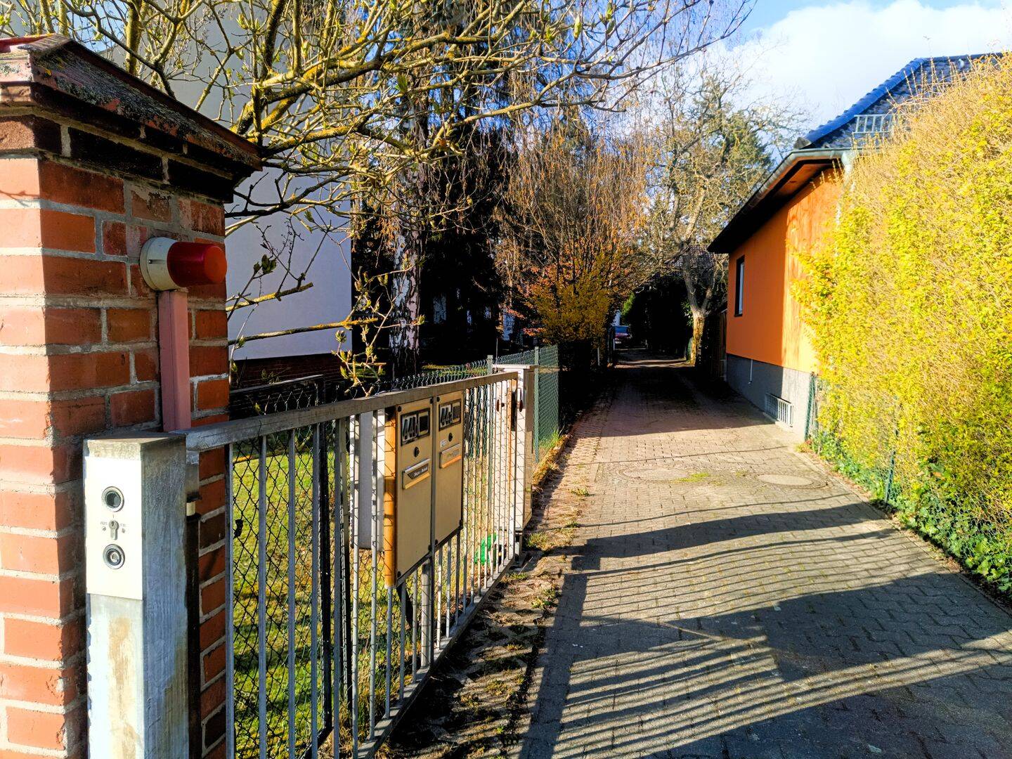 Mehrgenerationenhaus! 3 Etagen + Einzelgarage und DG-Reserve – Berlin – Vorschaubild 2