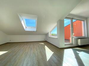 Fantastische und helle 2,5-Zimmer DG-Wohnung mit Dachbalkon und Blick über die Dächer von Ilsfeld – 74360 Ilsfeld – Vorschaubild 3