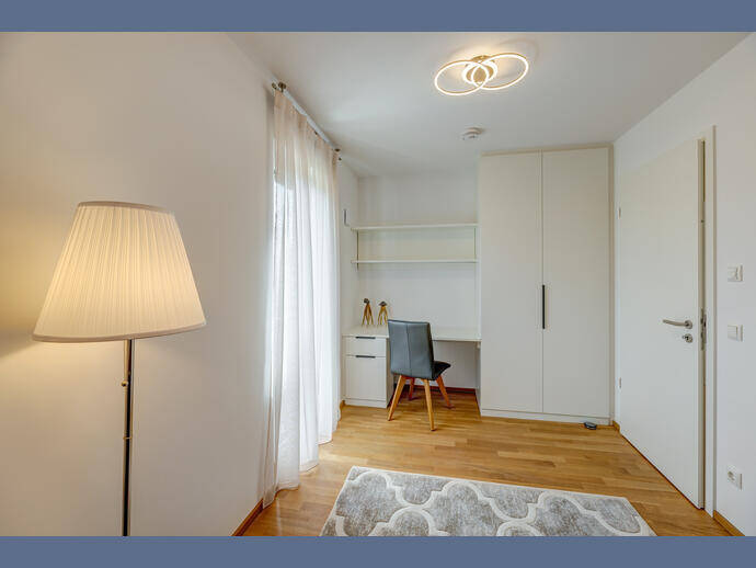 Möbliert: Helle Neubauwohnung mit idealem Schnitt und Balkon – München – Vorschaubild 6