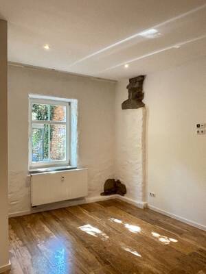 Hochwertige 2-Zimmer-Wohnung mit wunderschöner Einbauküche und Terrasse in bester Erfurter Lage – Meienbergstraße 23, 99084 Erfurt – Vorschaubild 2
