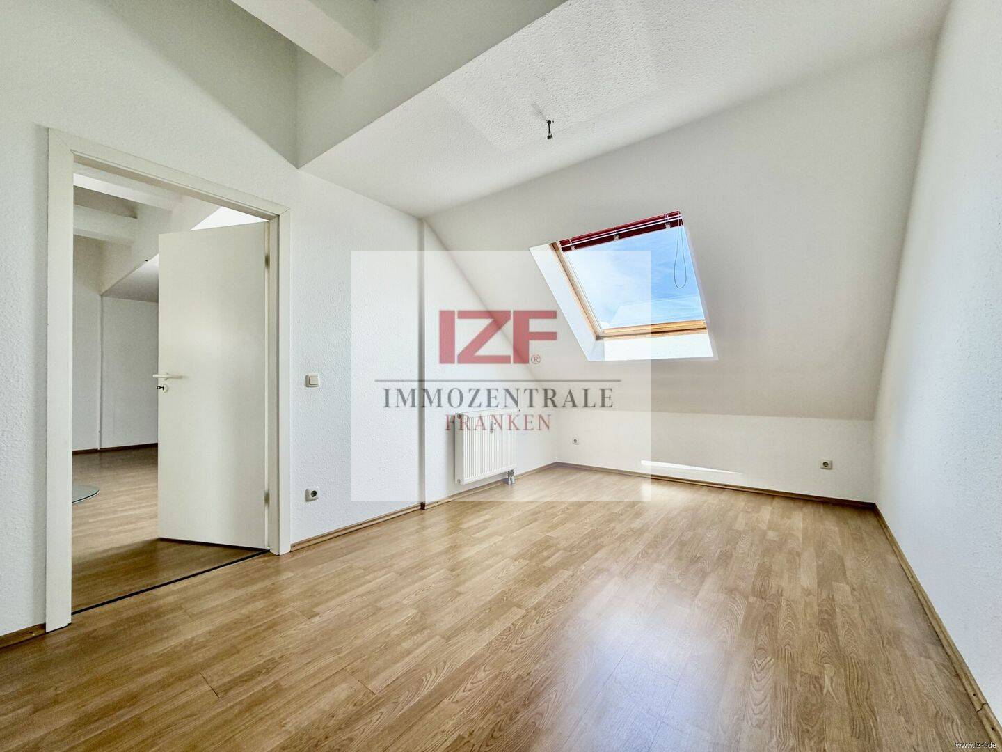 Über den Dächern von Nürnberg: 2-Zimmer-Dachgeschosswohnung mit Kamin, Dachloggia & Weitblick – Nürnberg – Vorschaubild 9