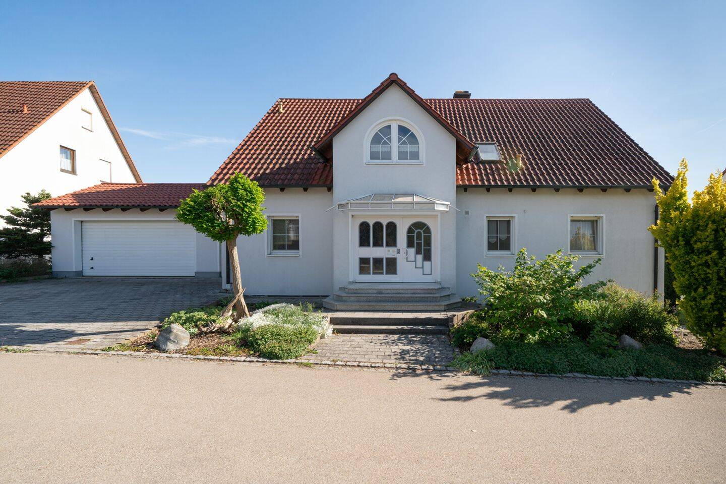 Großzügiges Familiendomizil mit viel Nutzfläche und unterkellerter Doppelgarage – Auhausen – Vorschaubild 3
