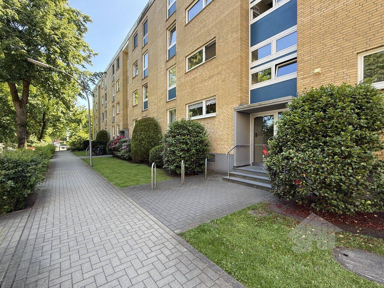 Eigentumswohnung in Norderstedt-Garstedt IHR LOGENPLATZ IM GRÜNEN - ZENTRAL UND BESTENS ANGEBUNDEN – Norderstedt – Vorschaubild 3