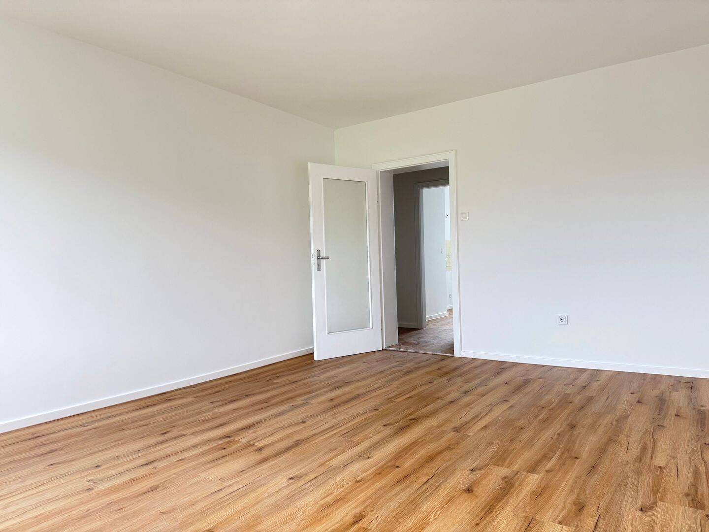 MAIER - Sofort verfügbar! 3- Zimmer-Wohnung mit Südloggia in U-Bahnlage! – München – Vorschaubild 3