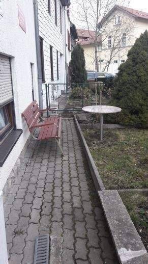 neu renovierte 1,5-Raumwohnung mit Vorgarten im Zentrum von Ilmenau
