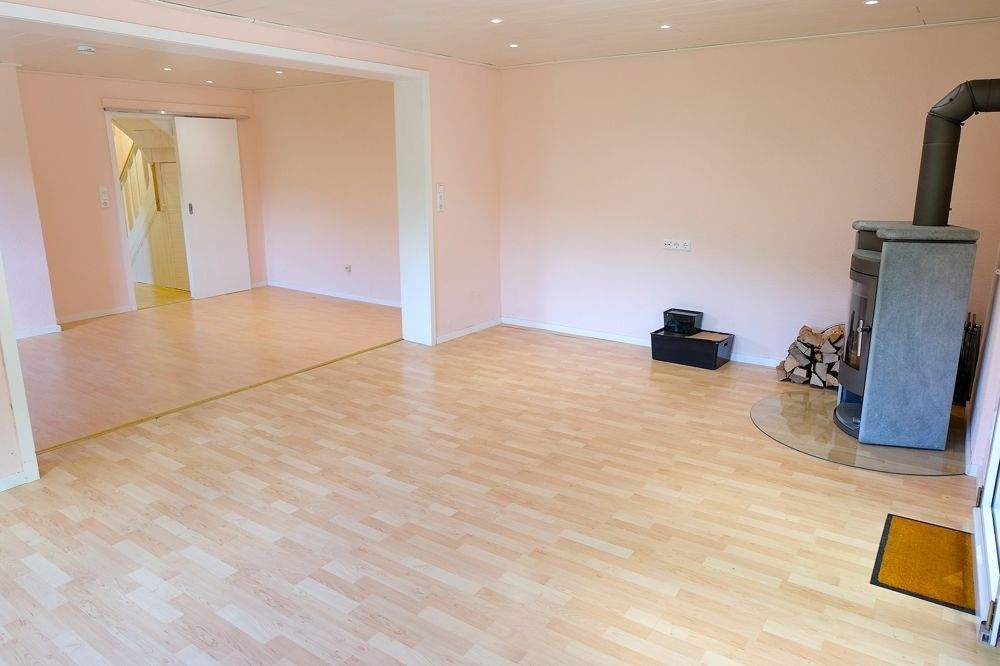 RESERVIERT !!! Idyllisches Einfamilienhaus am Waldrand von Gilfershausen! – Bebra – Bild 1 von 9