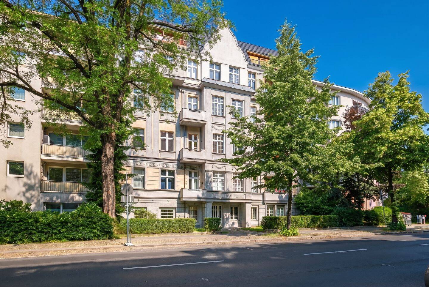 Altbaucharme im Erdgeschoss: Bezugsfreie 3-Zimmer-Wohnung in Berlin-Steglitz – Berlin – Vorschaubild 2