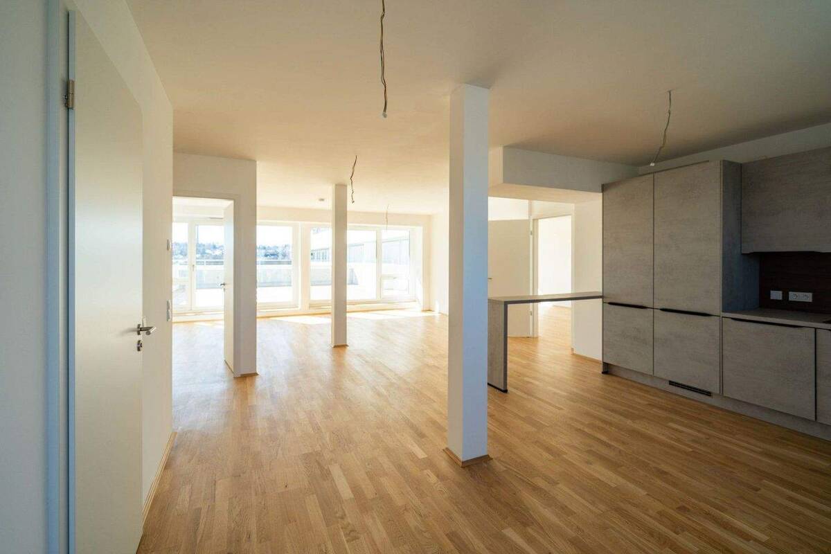 Lichtdurchflutetes 2,5 ZI - Penthouse mit großer Dachterrasse nach Süden – 93051 Regensburg – Bild 1 von 9