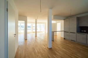 Lichtdurchflutetes 2,5 ZI - Penthouse mit großer Dachterrasse nach Süden