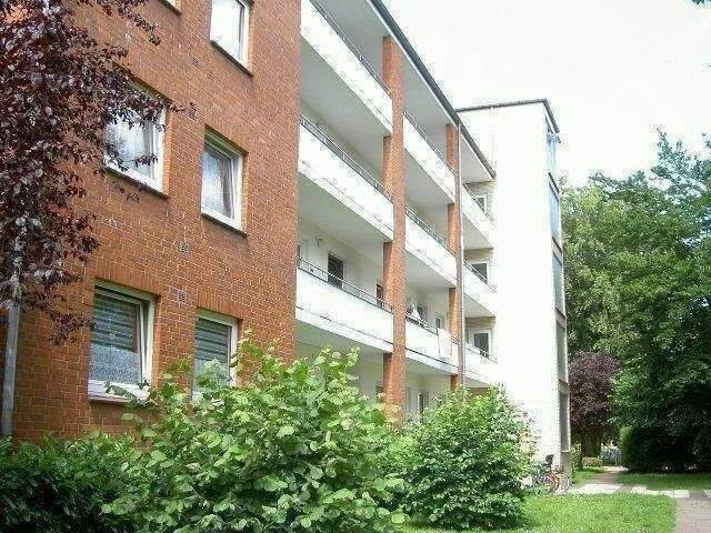 Erstbezug nach Sanierung: ... 2 1/2 Zimmer-Wohnung in ruhiger Wohnlage – Lübeck – Vorschaubild 2