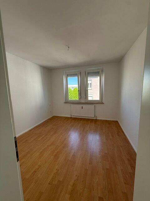 Anzeige: Top renovierte 2,5-Zimmer-Wohnung in Stuttgart-Untertürkheim Moderne Ausstattung – Perfekte Lage – Sofort bezugsfrei – Stuttgart – Vorschaubild 3