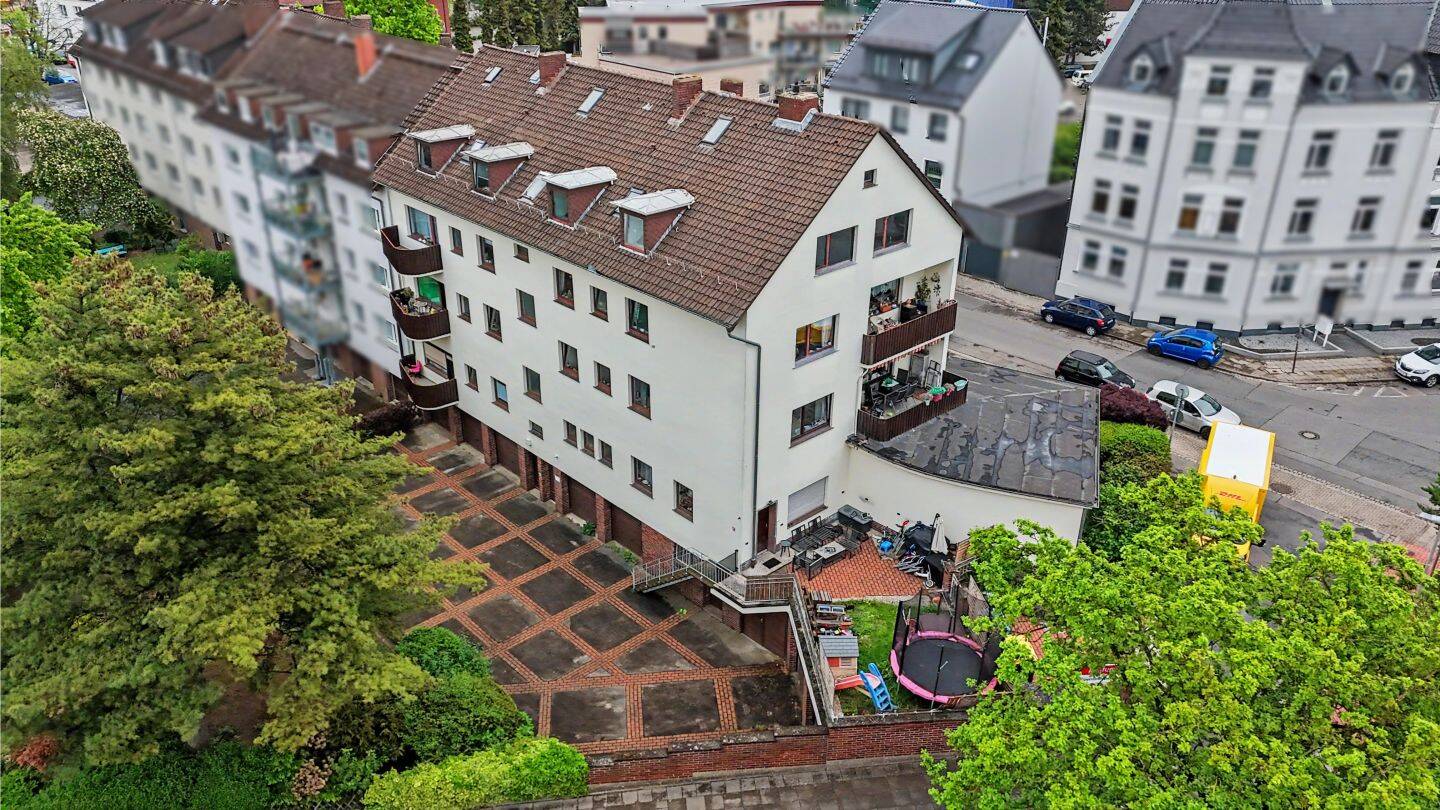 11-Parteien-Mehrfamilienhaus mit sieben Garagen in guter Lage von Hannover-Wülfel – Hannover – Bild 1 von 4