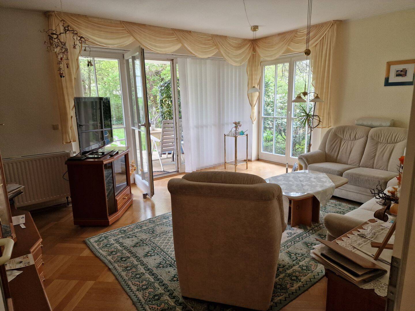 Wohnen wie im eigenen Haus - 3-Raum-Wohnung mit Terrasse und Gartenzugang in Elbnähe – Dresden – Bild 1 von 8