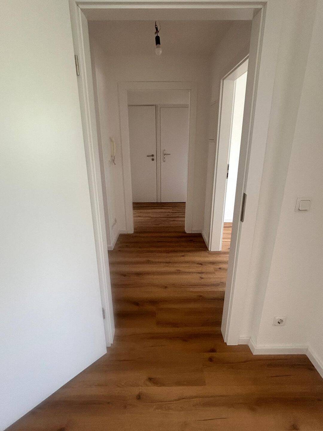Schöne helle 2026 renovierte Wohnung mit einem Balkon. – Saarbrücken – Vorschaubild 2