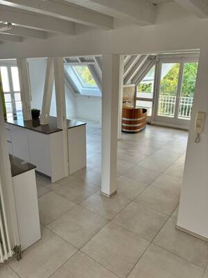 Außergewöhnliche 3-Zimmer-Wohnung mit XXL-Dachterrasse, Balkon, Einbauküche und TG-Stellplatz – 72762 Reutlingen – Vorschaubild 2