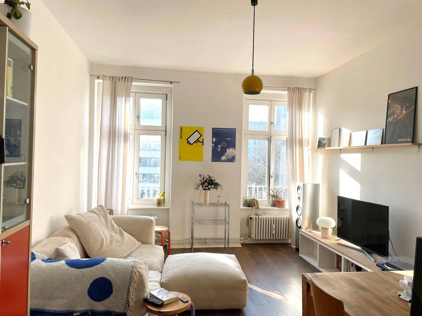 Lichtdurchflutete 2-Zimmer-Wohnung mit Balkon und Blick auf Berlins Architekturgeschichte – Berlin – Vorschaubild 3