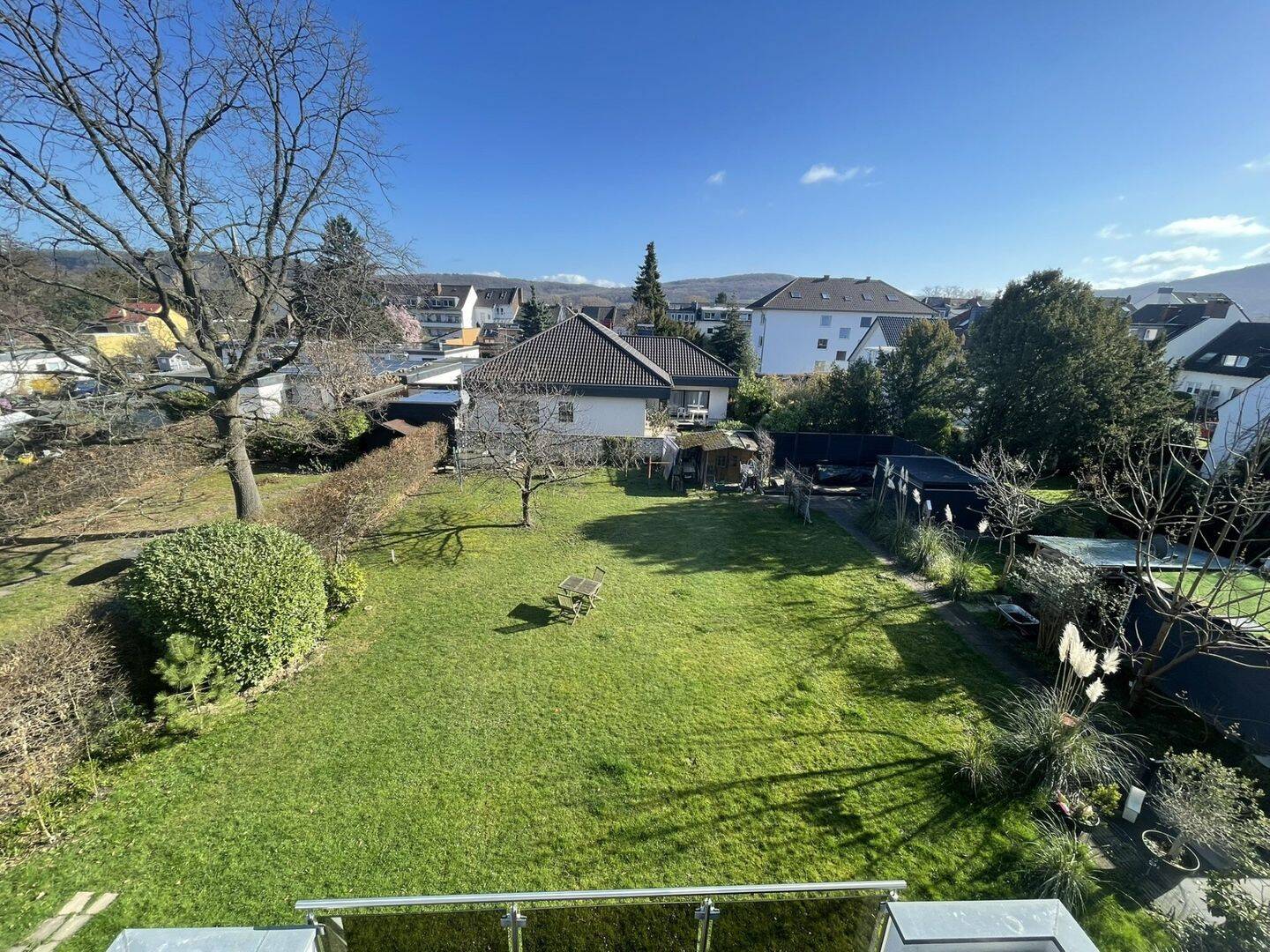 Gepflegte Dachgeschosswohnung mit großer Dachterrasse in Bonn-Plittersdorf!