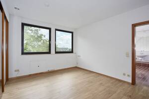 Einzigartiges Maisonette-Erlebnis mit Rheinblick, Garten und Balkonvielfalt – 40589 Düsseldorf – Vorschaubild 9