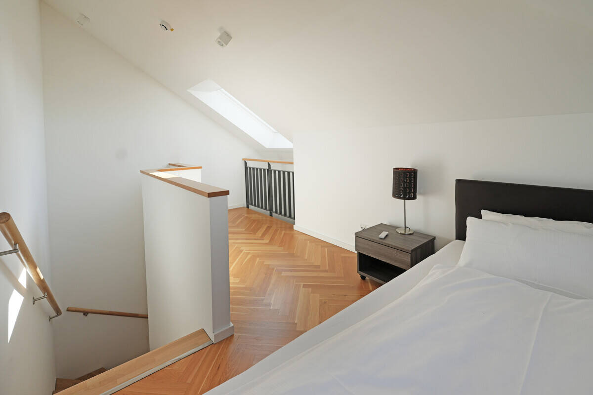 *Deluxe Suite - Möbliertes Galerie-Apartment in bester City Lage* – München – Vorschaubild 5