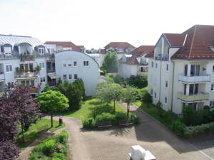 Komplett renovierte Wohnung mit großen Gartenanteil