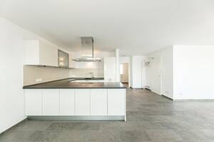 Modern, hell & sofort bezugsfrei: 2-Zimmer-Wohnung inklusiv Balkon & Küche – 89233 Neu-Ulm – Vorschaubild 4