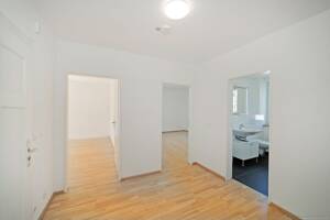 Gemütlicher Altbau direkt am Park. Helle 3-Zi-Whg mit großer Wohnküche & Balkon zum ruhigen Innenhof – 80993 München – Vorschaubild 4