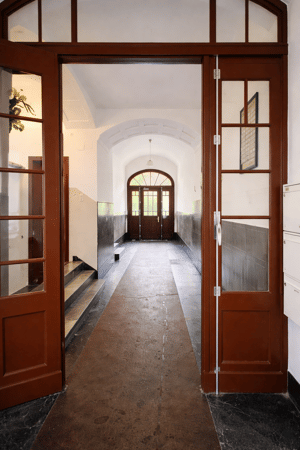 Charmante Altbauwohnung mit großem Balkon im ruhigen Hinterhaus – 10827 Berlin – Vorschaubild 4