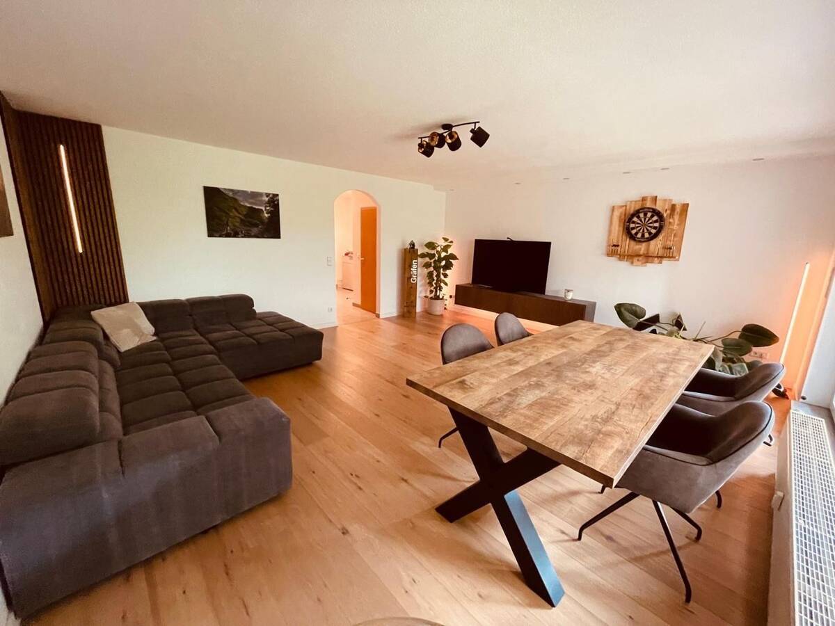 2 Zimmer EG-Wohnung mit eigenem Garten + Tiefgaragenstellplatz – 47239 Duisburg – Bild 1 von 8