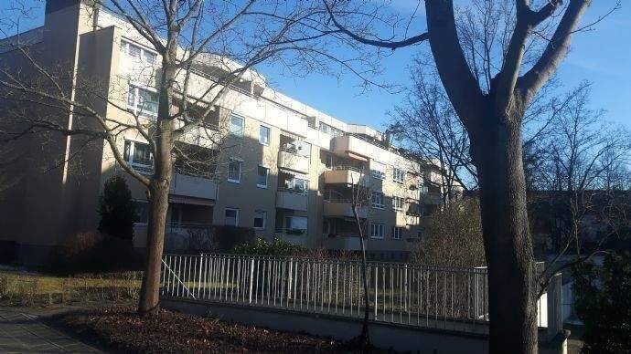 helle Wohnung mit Balkon und EBK – Nürnberg – Vorschaubild 2