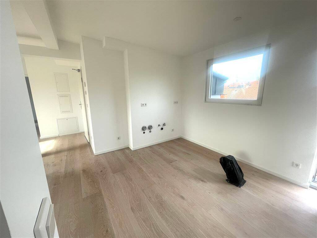 Elegante hochwertige Dachgeschosswohnung mit 2 großen Balkonen – Nürnberg – Vorschaubild 4