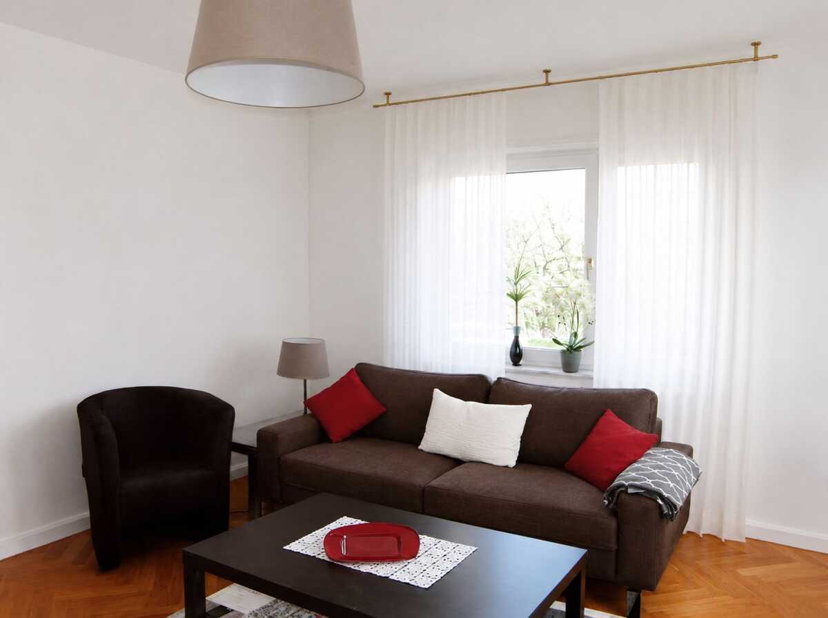 MÖBLIERTE 3,5 ZIMMER WOHNUNG MIT BALKON IN DER ULMER WESTSTADT – 89077 Ulm – Bild 1 von 5