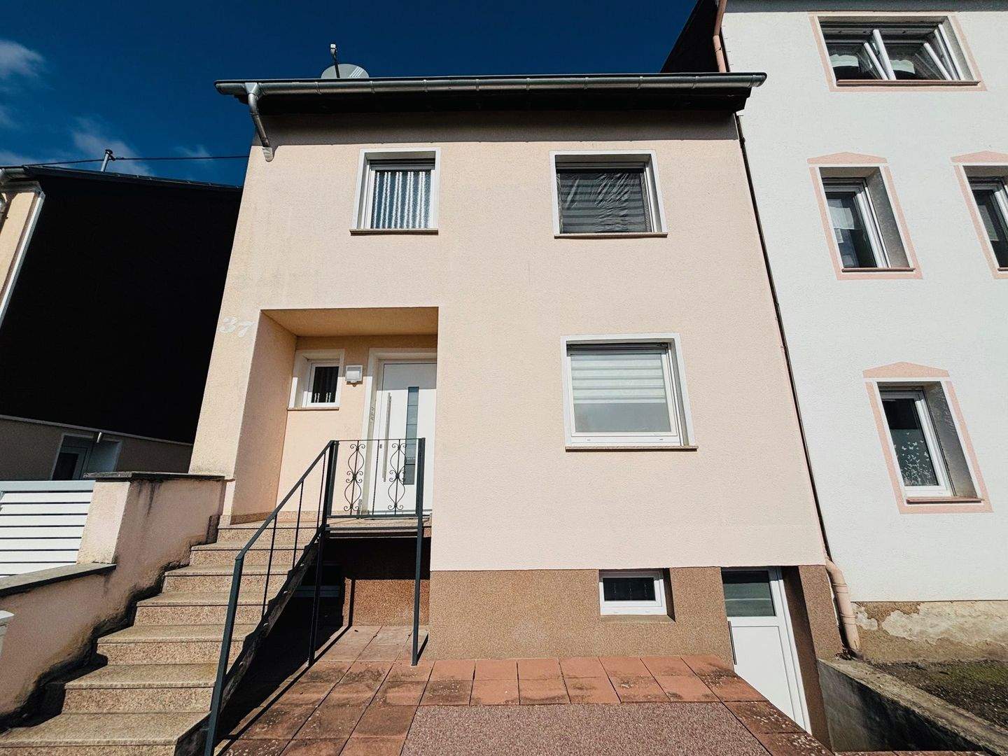 Großzügige Doppelhaushälfte (1-2 Familienhaus) in ruhiger Lage – Spiesen-Elversberg – Bild 1 von 9