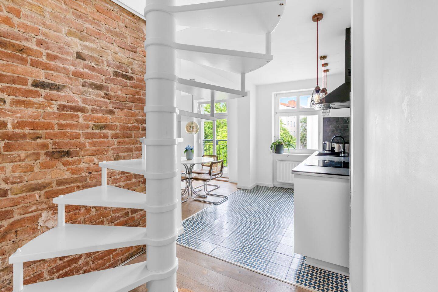 Zwischen Rosenthaler & Zionskirschplatz - Traumhaft sanierter Altbau mit Airbnb Genehmigung – Berlin – Vorschaubild 3