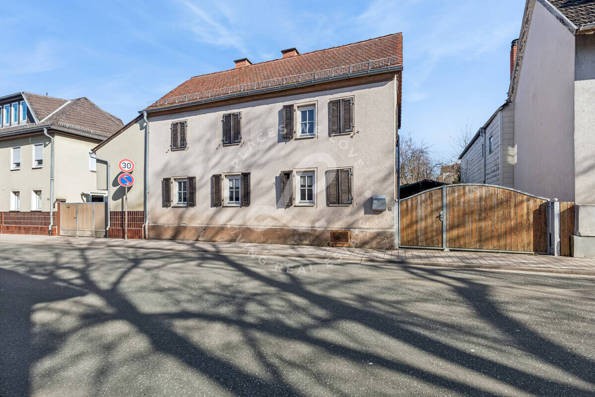 Sanierungsbedürftiges Einfamilienhaus mit Potenzial in Klein-Karben – Karben – Bild 1 von 9