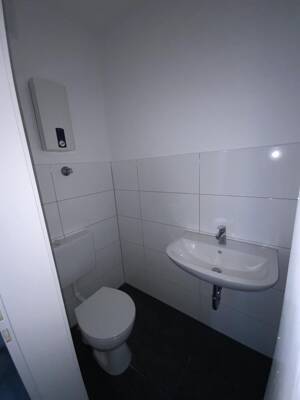 Große Küche und nen Balkon gesucht, hier bin ich.. OHNE BODENBELAG