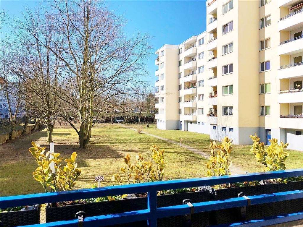 Käuferprovisionsfrei: vermietete + ruhige 2-Zi.-Wohnung + Balkon + Lift in LICHTERFELDE