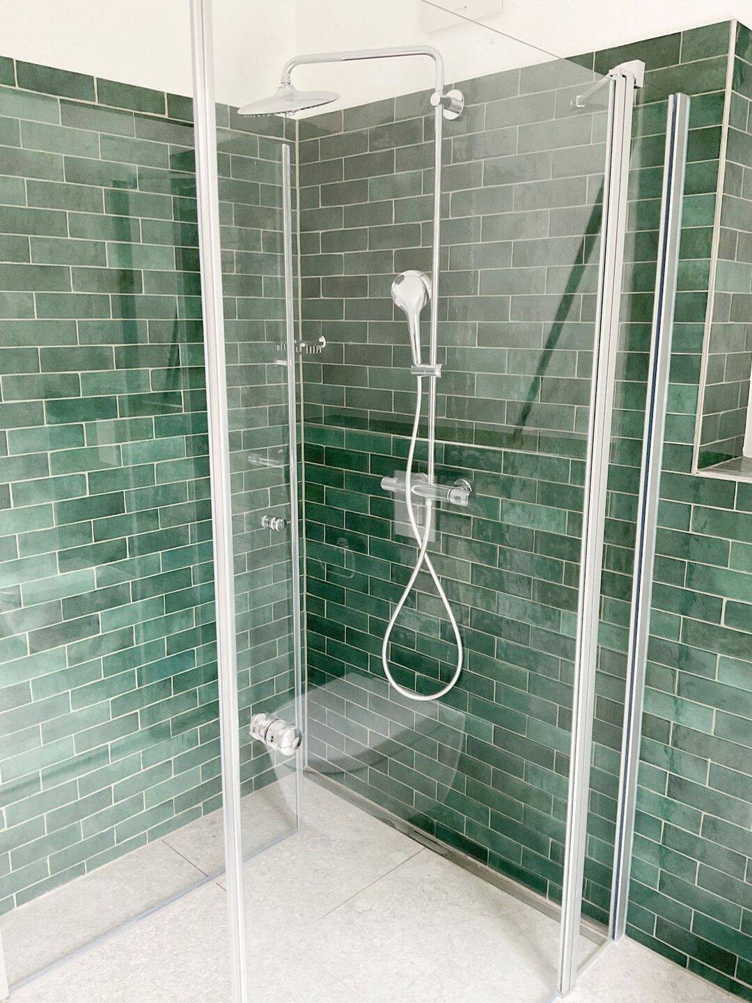 Mit Chick & Charme das Wohnen genießen: 2 Zimmer & Einbauküche, Glaswand-Loggia, Tageslichtbad – Hannover – Vorschaubild 7