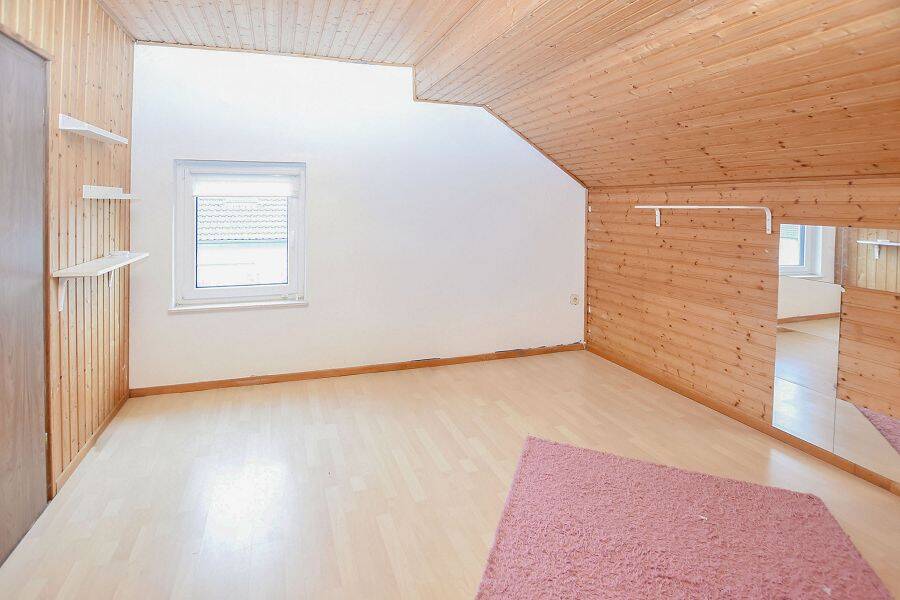 Salzkotten-Scharmede: Attraktives Mehrfamilienhaus mit Pool und Sauna! – Salzkotten – Vorschaubild 9