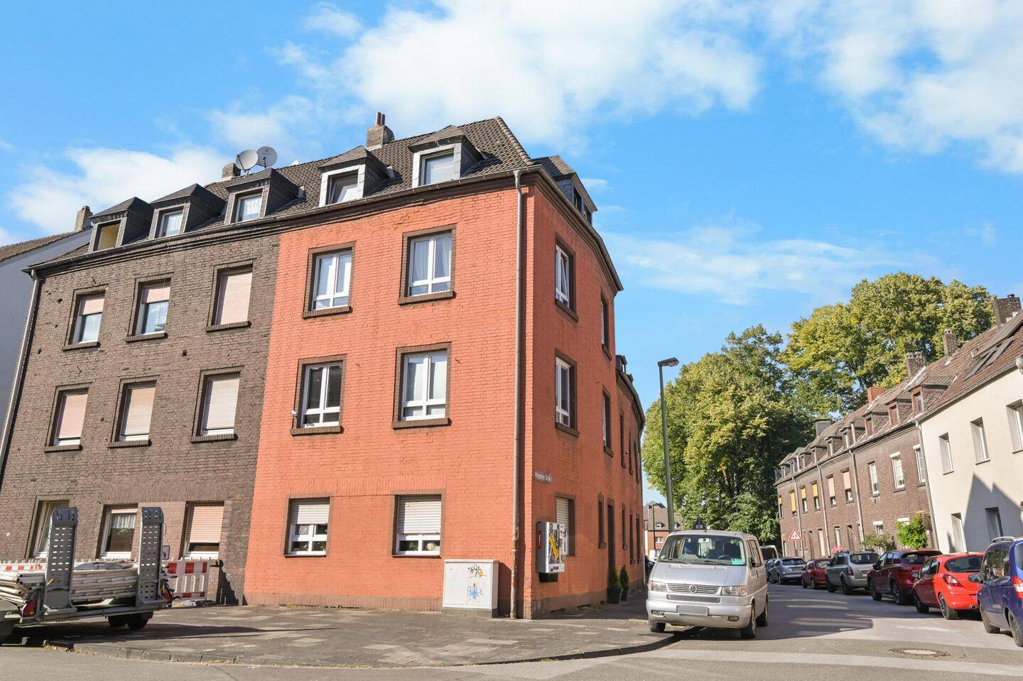 Gepflegtes 4-Familienhaus in Duisburg - attraktive Kapitalanlage mit Potenzial – Duisburg – Bild 1 von 9