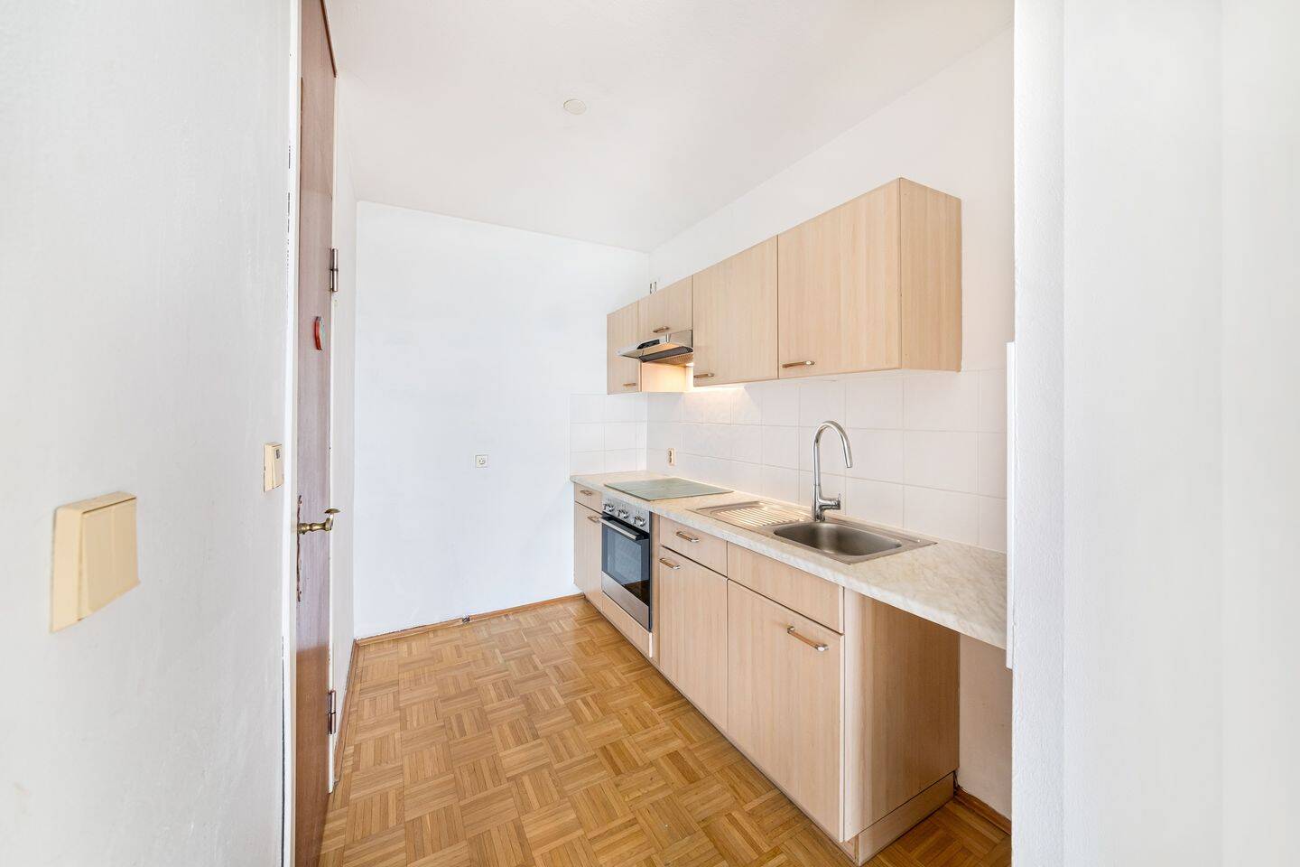 Helle und gepflegte 2-Zi.-Wohnung im 5. OG am Petuelpark in Schwabing-West – München – Vorschaubild 7