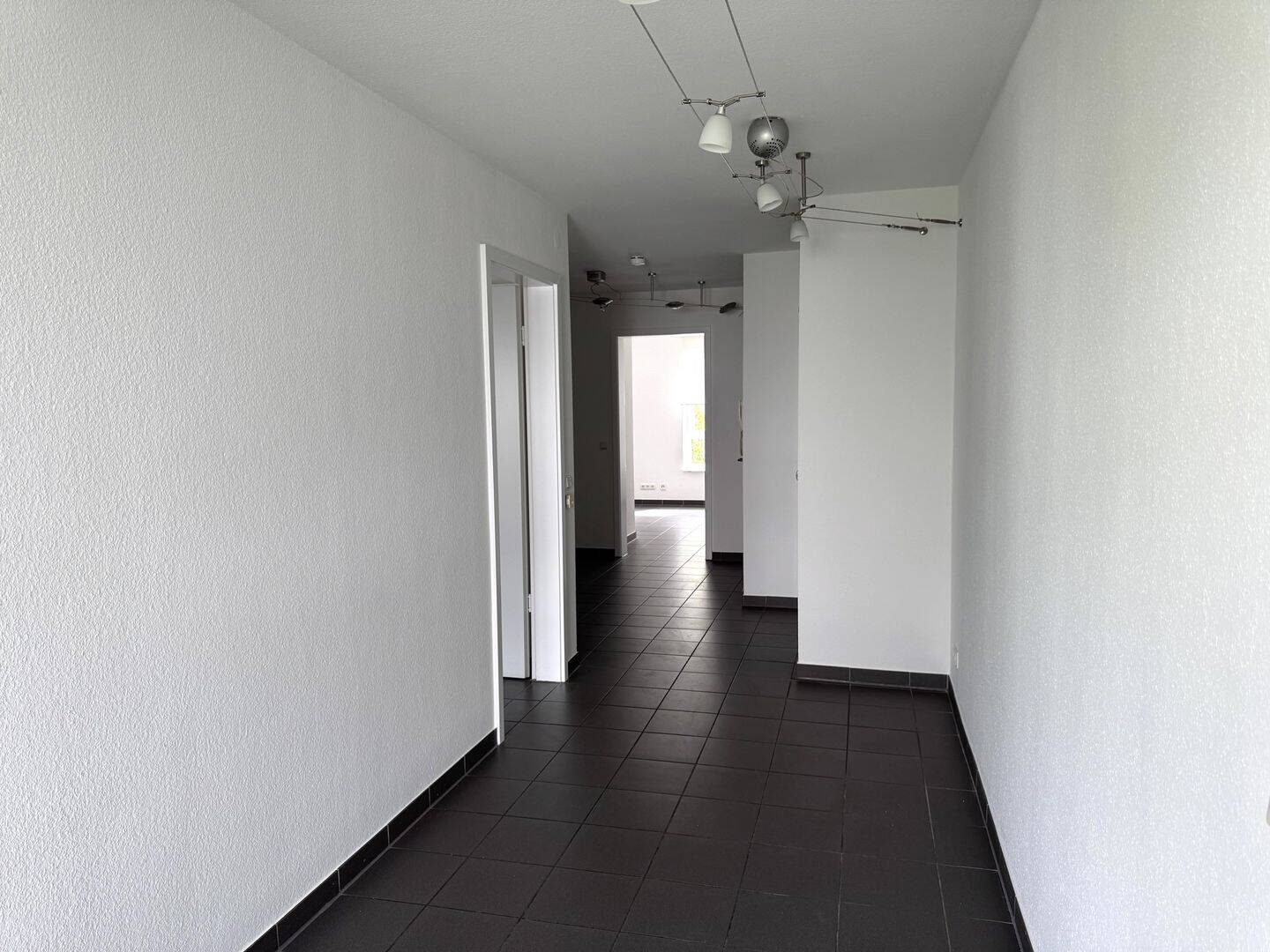 1 OG. Super Lage! Bad Wilhelmshöhe. Zwischen Bergpark und ICE-Bahnhof. Tiefgarage. Hinterhausbebauung. – Kassel – Vorschaubild 5