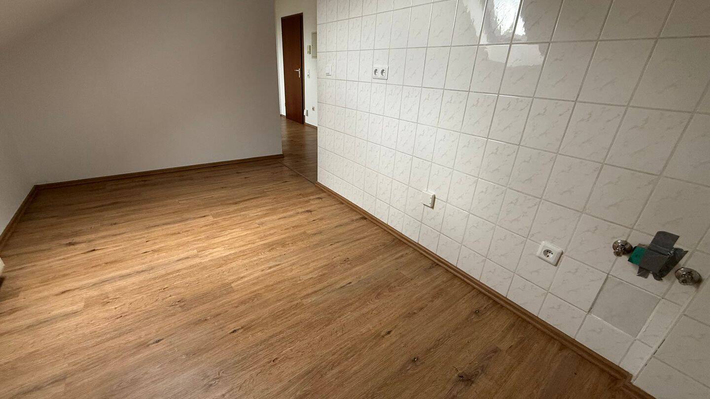 DG / 1-Zi-Whg. mit modernem Laminat - Bad mit Dusche – Chemnitz – Vorschaubild 7