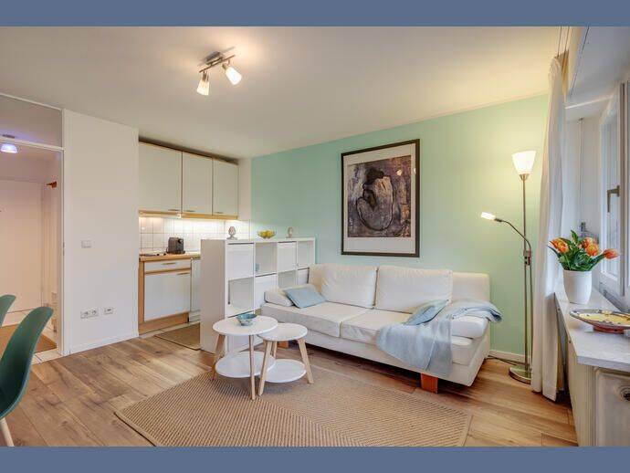 Möbliert: Sehr freundliche 1-Zi-Wohnung mit großer Loggia – München – Vorschaubild 4