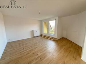 Großzügige Altbauwohnung mit Klimaanlage & Fußbodenheizung