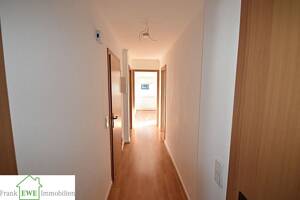 Objekt-Nr. 408_3, 40599 Düsseldorf Hassels 3,5-Zimmer-Dachgeschoss-Wohnung mit Dachterrasse – 40599 Düsseldorf – Vorschaubild 3