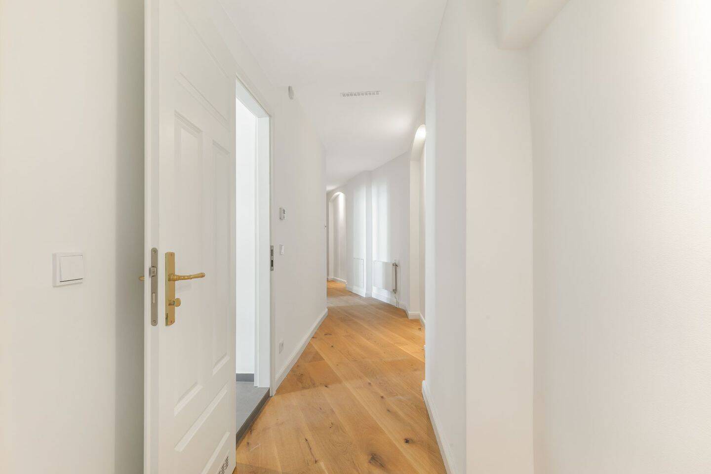 Hochwertig sanierte Altbauwohnung: Lichtdurchflutetes Raumwunder mit Balkon in Berlin Westend – Berlin – Vorschaubild 6