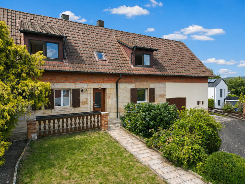 Charmantes Einfamilienhaus mit Garten, Scheune in beliebter Lage! Sofort frei! – Heinersreuth – Bild 1 von 9